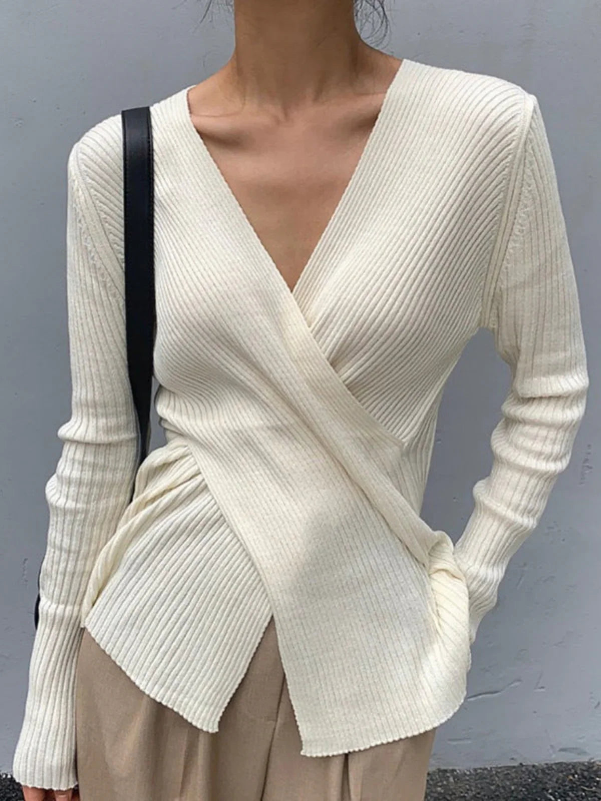 V-neck Cotton Cross Knitted Sweater - LA FEMME WANDERER