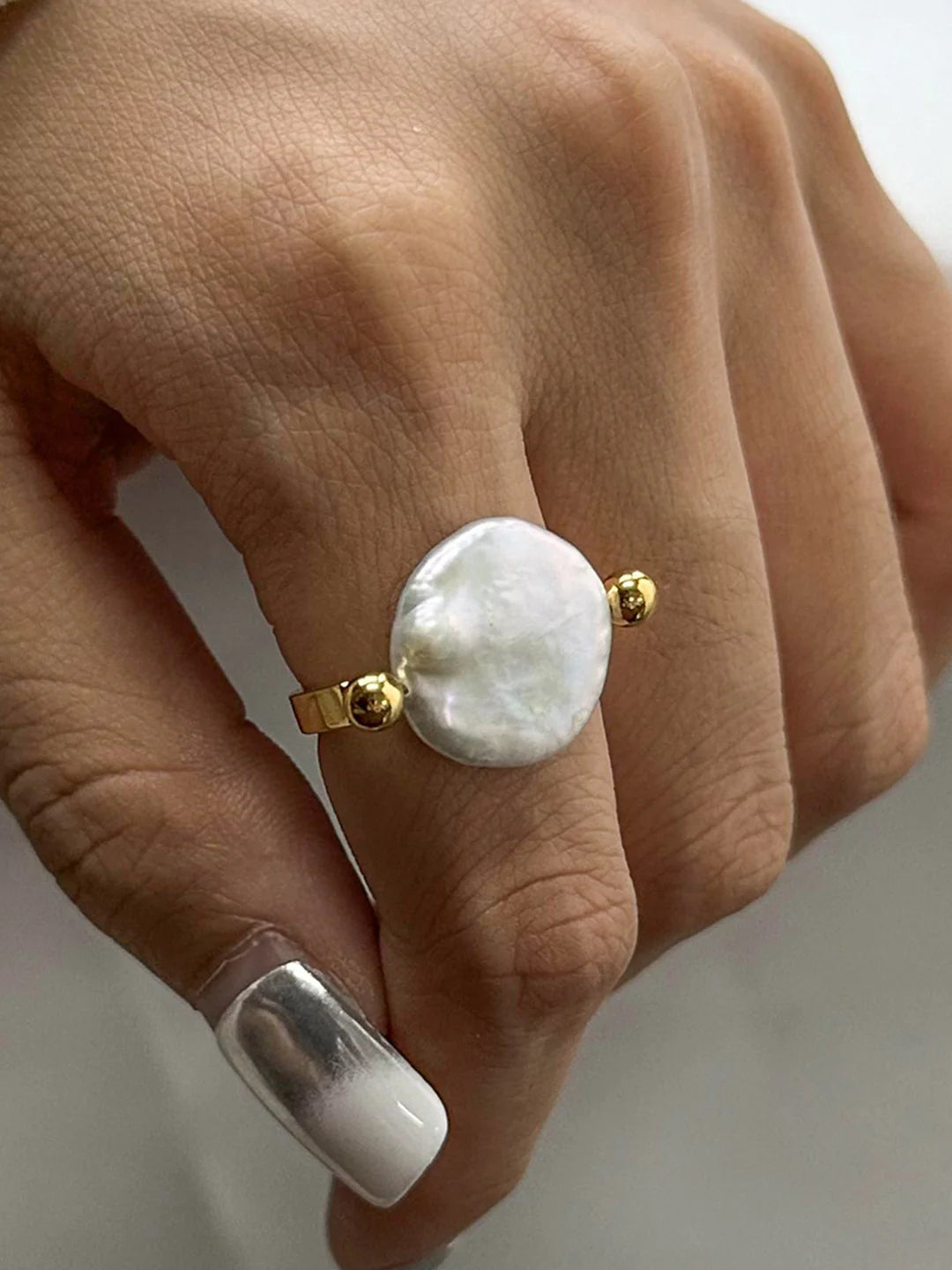 Elegant Style Sculptural Pearl Ring - LA FEMME WANDERER