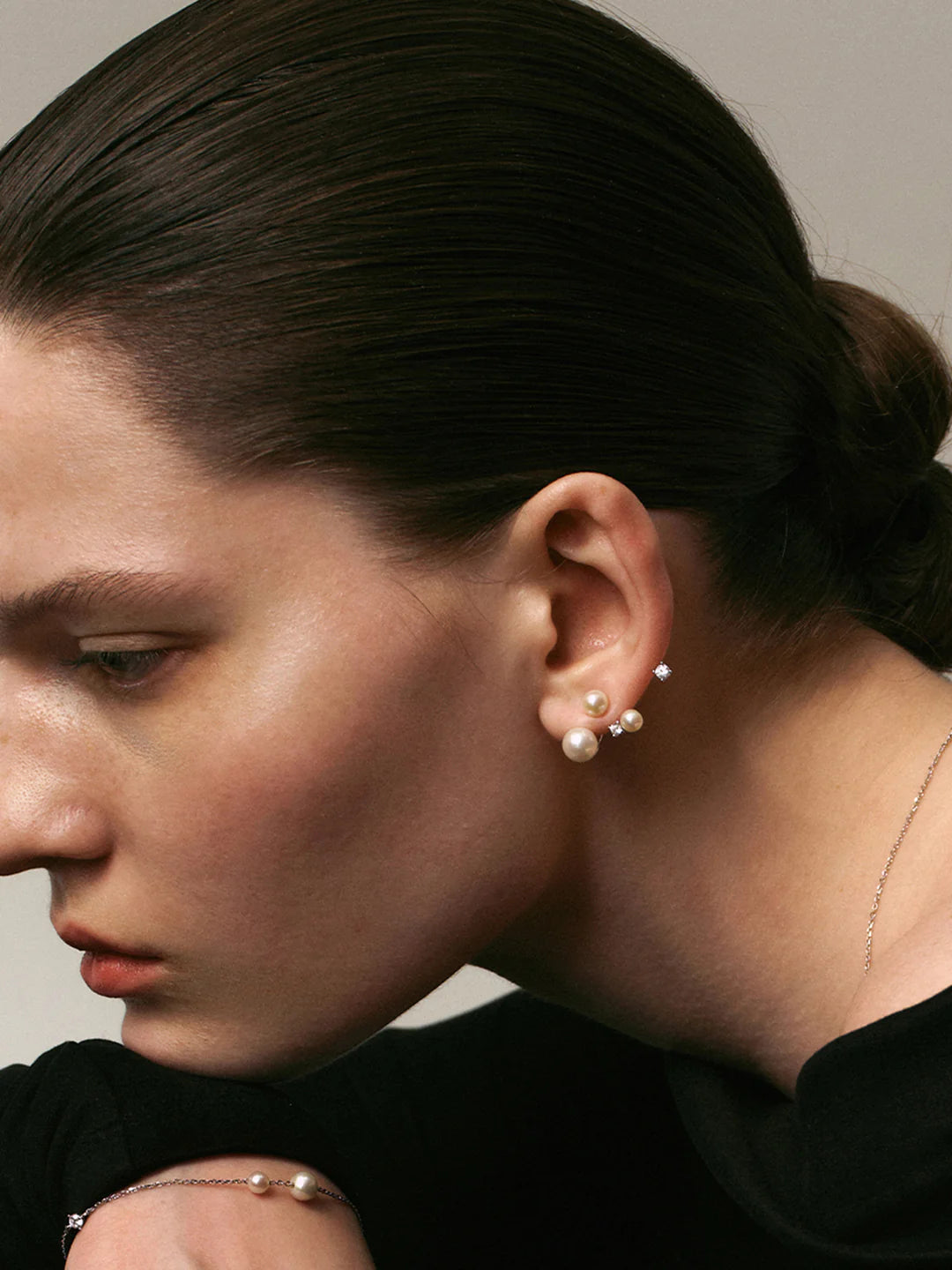 Modern Pearl Rhinestone Drop Earrings - LA FEMME WANDERER