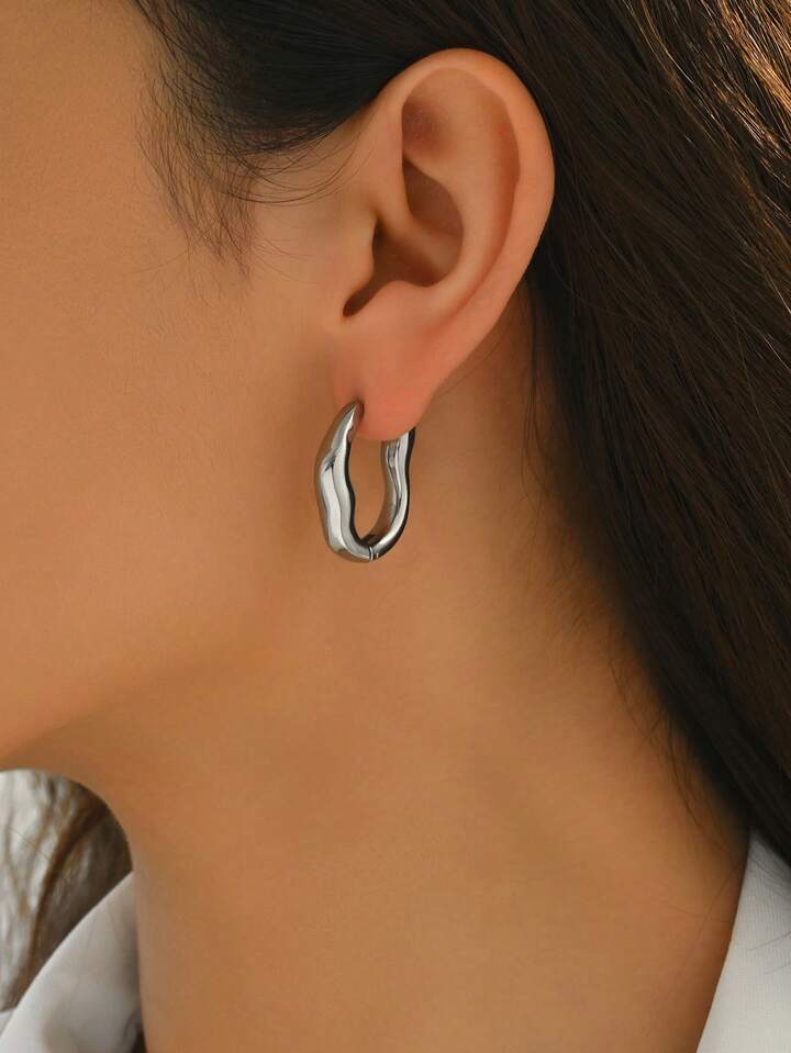Contemporary Organic-Shaped Earrings with Timeless Appeal