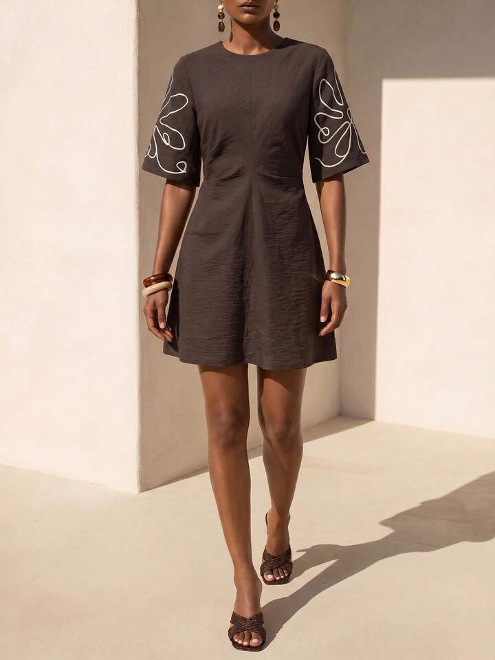 Short Sleeve Dress with Contemporary Line Art Design