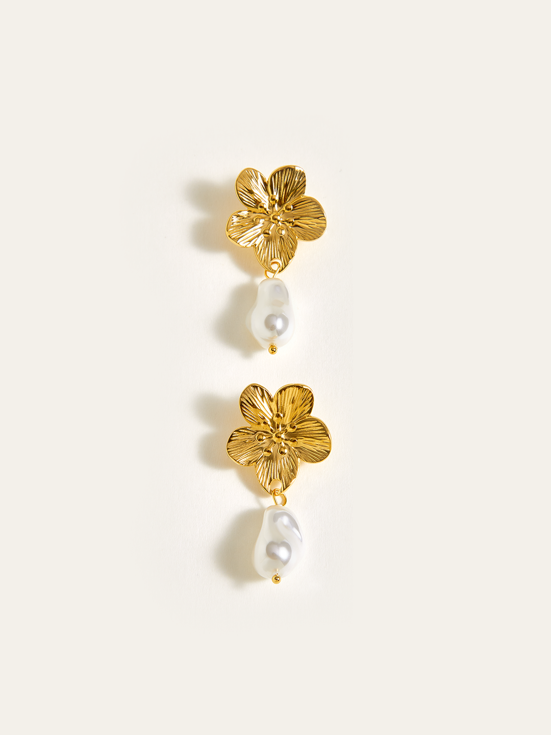 Baroque Pearl & Flower Stud Earrings - LA FEMME WANDERER