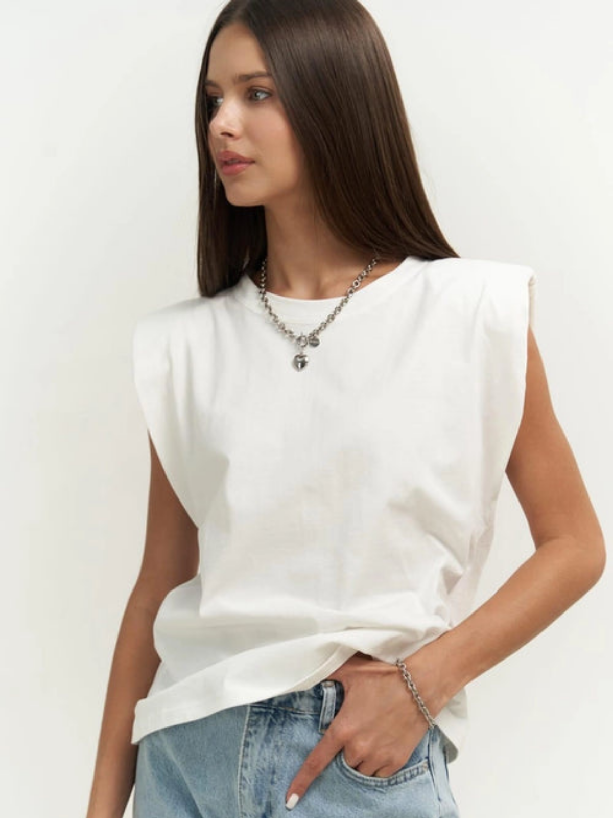 Sleeveless T-shirt