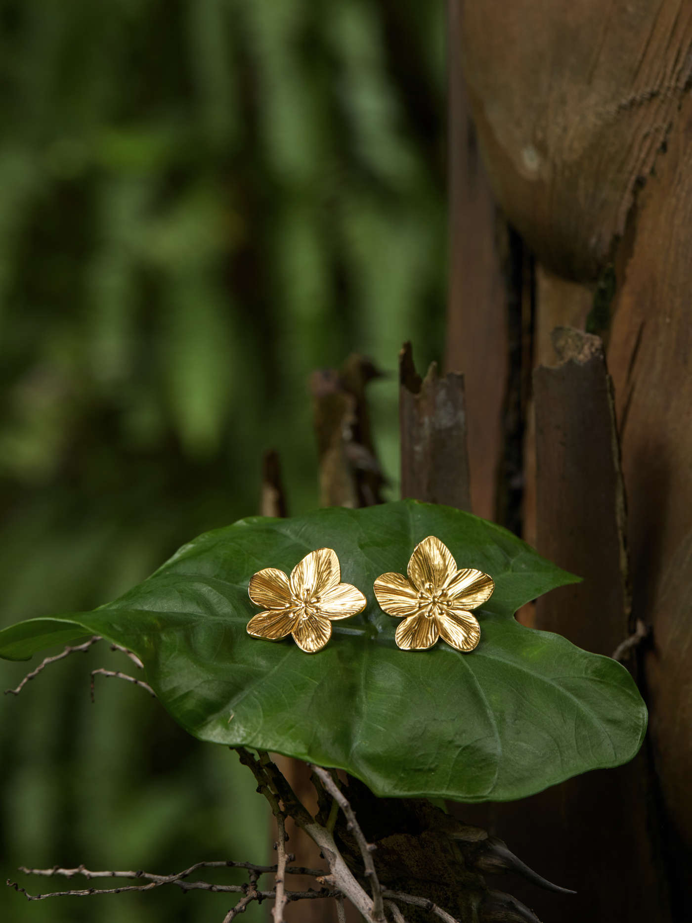 Floral Pattern Stud Earrings - LA FEMME WANDERER