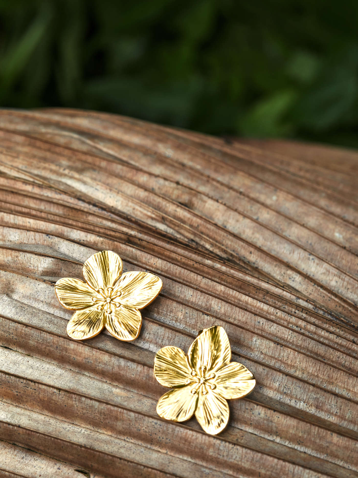 Floral Pattern Stud Earrings - LA FEMME WANDERER