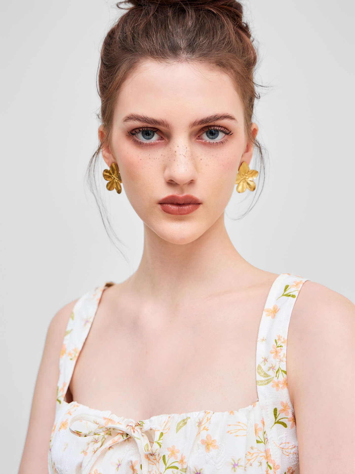 Floral Pattern Stud Earrings - LA FEMME WANDERER