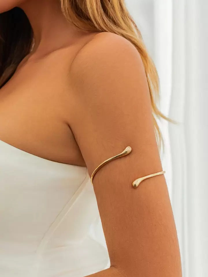 Chic Design Metal Drop Armband