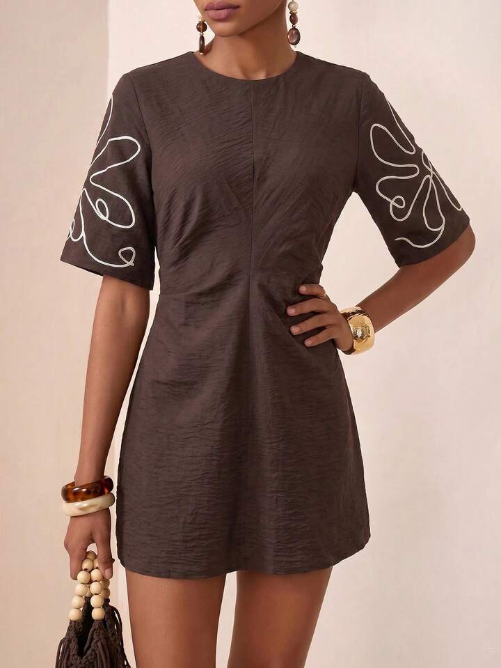 Short Sleeve Dress with Contemporary Line Art Design