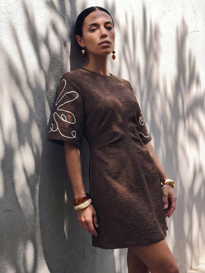 Short Sleeve Dress with Contemporary Line Art Design