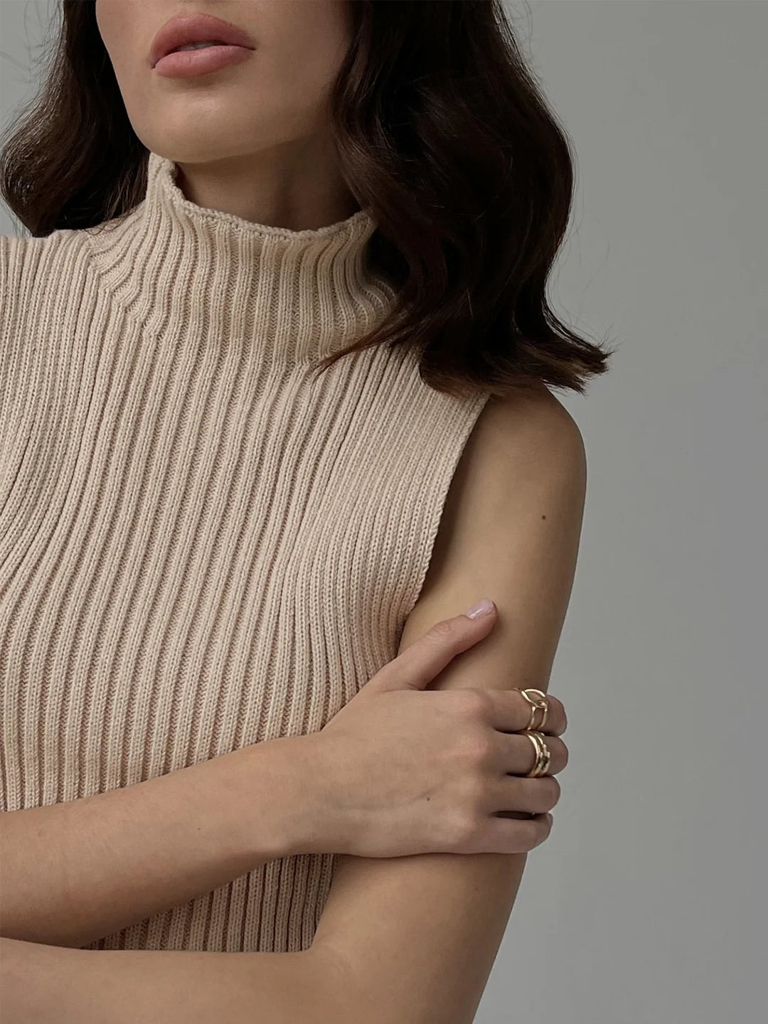 Turtleneck Sleeveless Top Fashion Casual - LA FEMME WANDERER